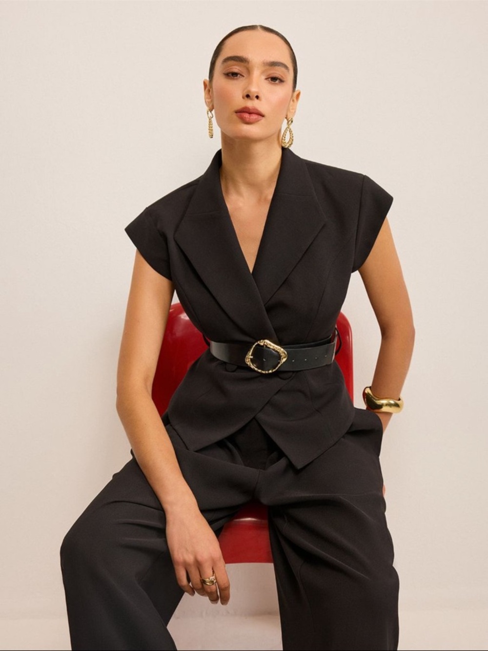 Commense Black Sleeveless Tailored Blazer